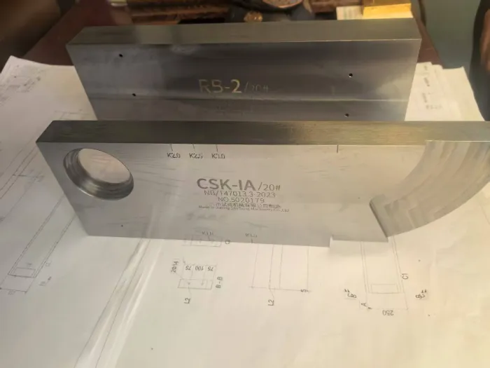 Szkolenie z obsługi nowo zakupionego defektoskopu ultradźwiękowego w Qingdao Liweiyuan Steel Structure.